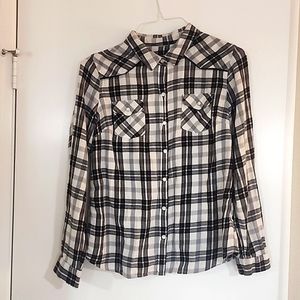 Cowgirl style long sleeve shirt, pearls style buttons